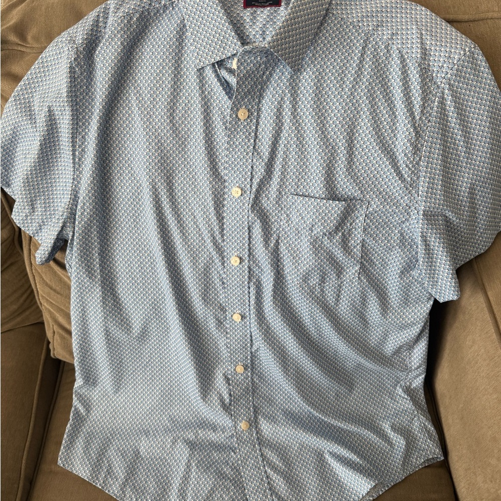 UNTUCKit Light Blue Geometric Button Down Shirt
